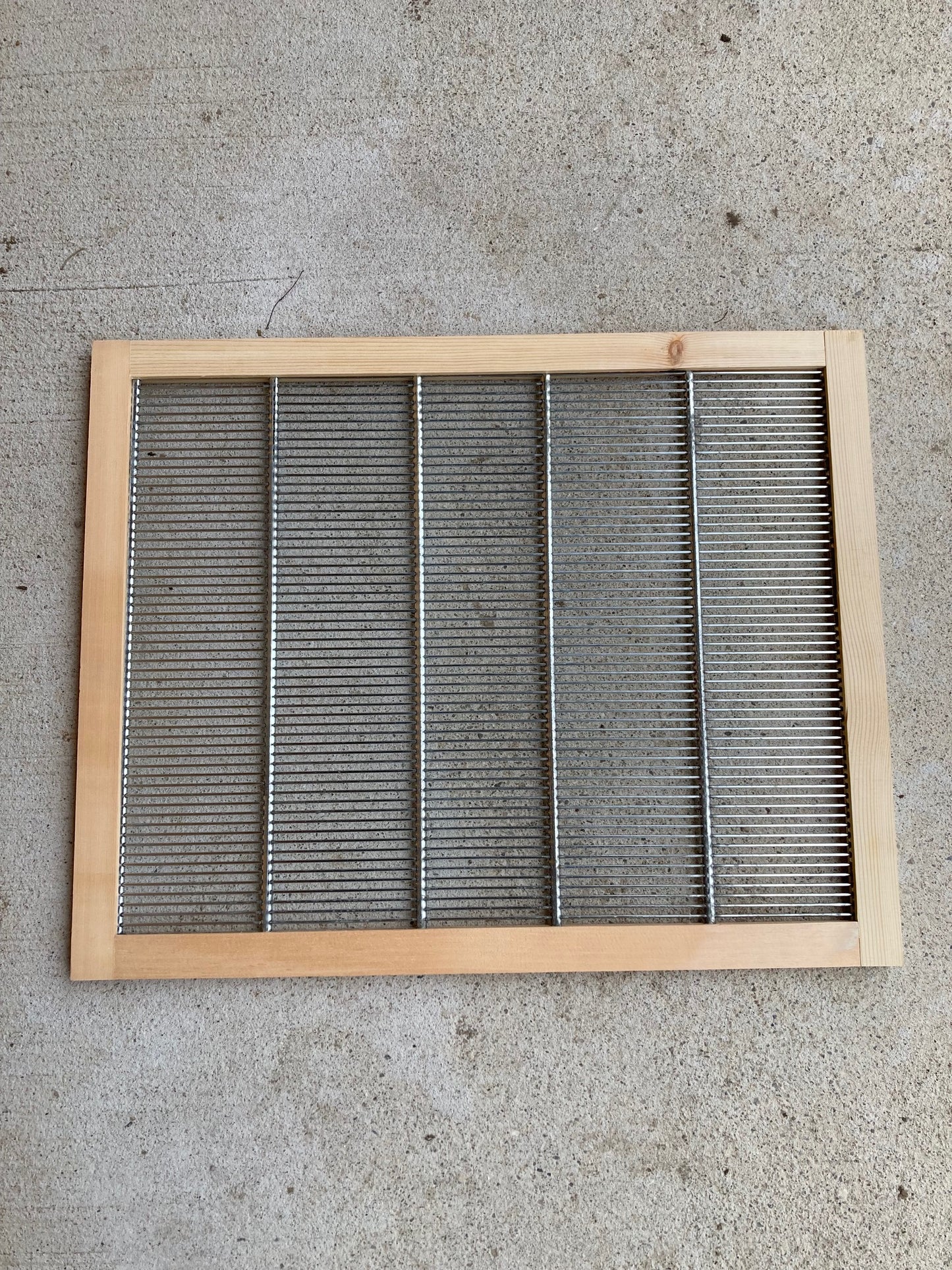 Wood Bound Metal Queen Excluder