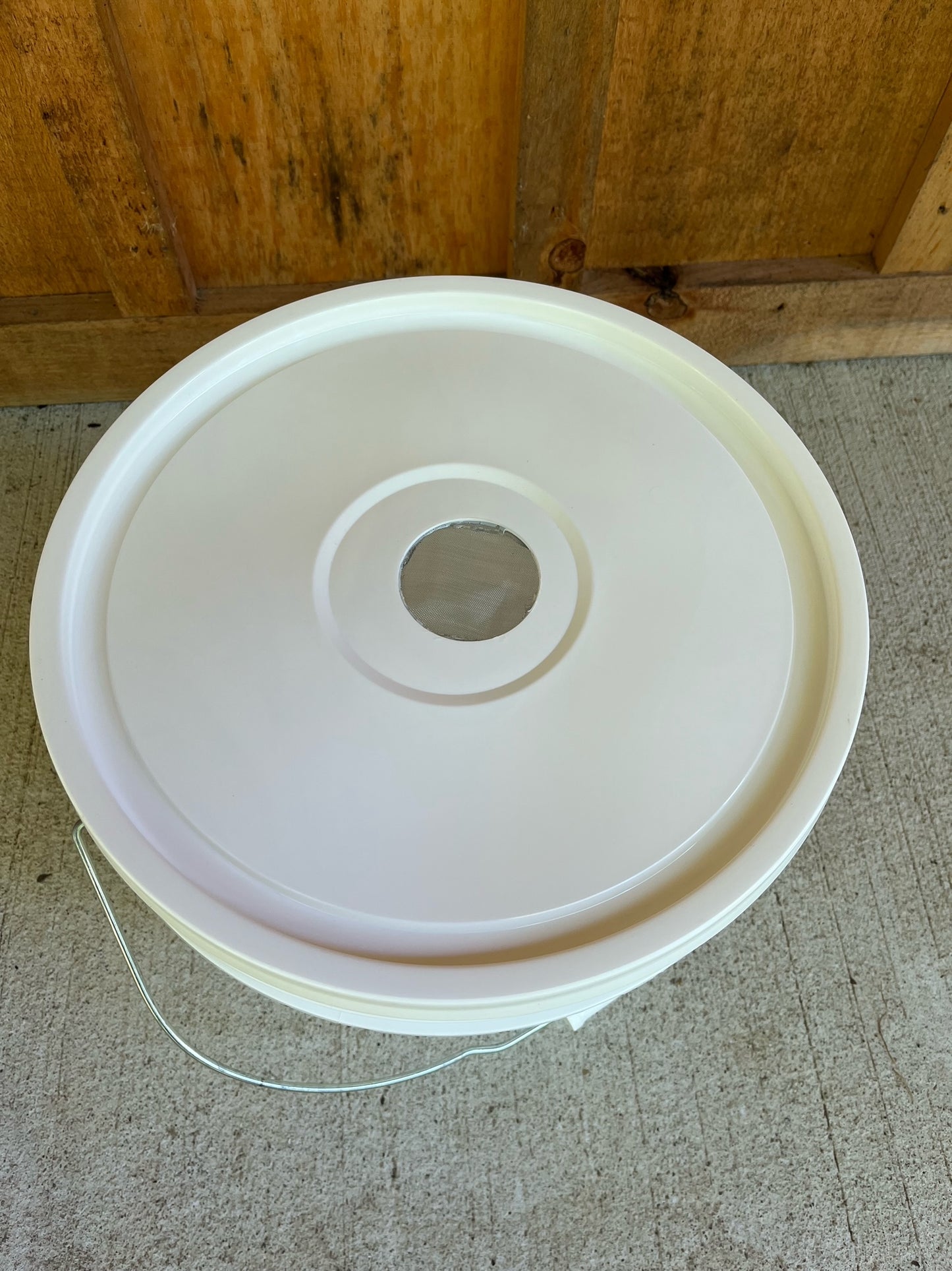 Pail Feeder